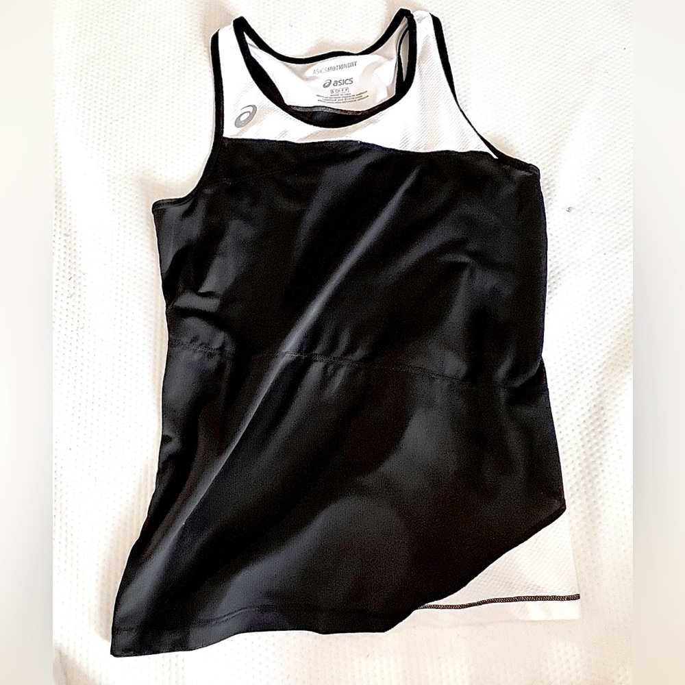 ASICS sleeveless woman’s athletic top!